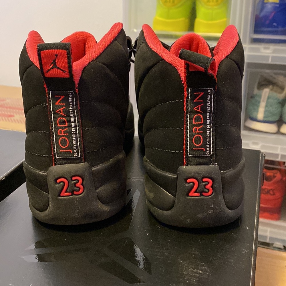 Jordan Retro 12 - Picture 2 of 5
